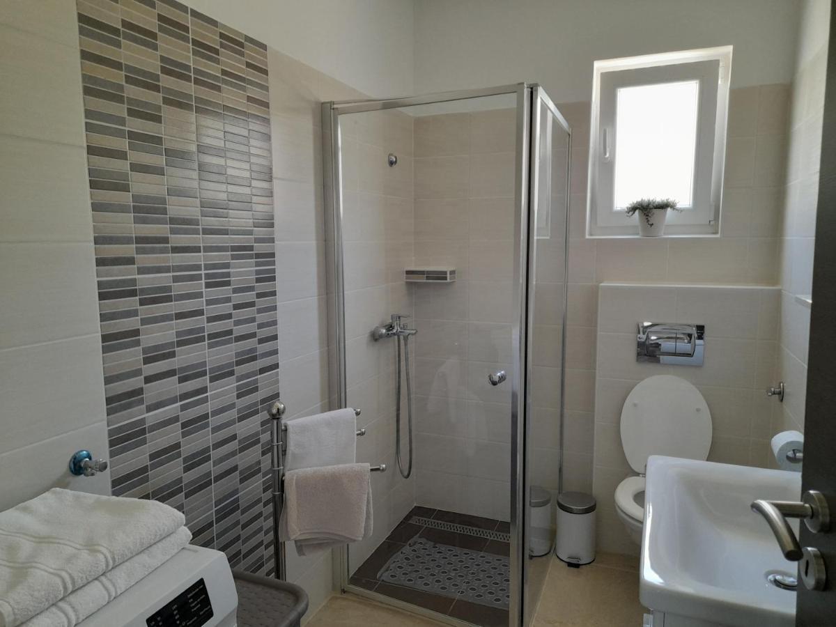 Apartman Prvi Red Do Mora Sveti Filip i Jakov Exteriér fotografie