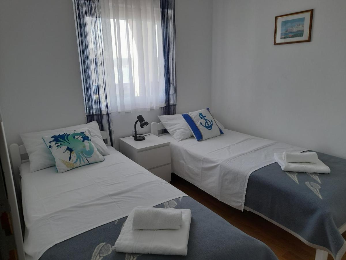 Apartman Prvi Red Do Mora Sveti Filip i Jakov Exteriér fotografie