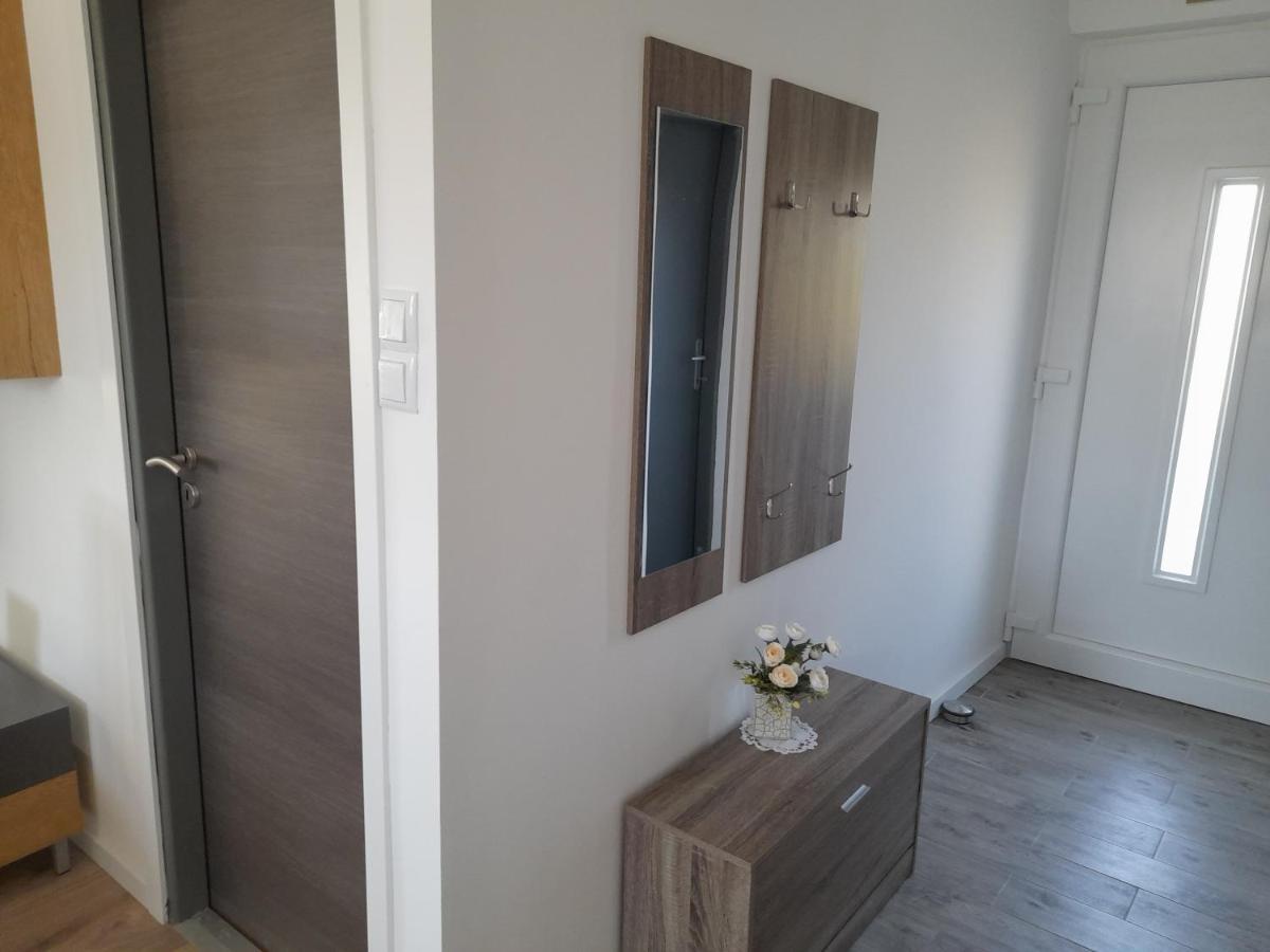 Apartman Prvi Red Do Mora Sveti Filip i Jakov Exteriér fotografie