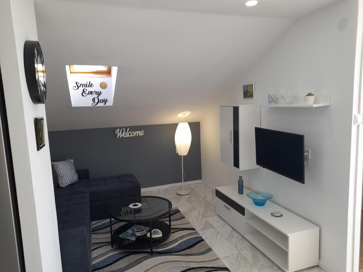 Apartman Prvi Red Do Mora Sveti Filip i Jakov Exteriér fotografie