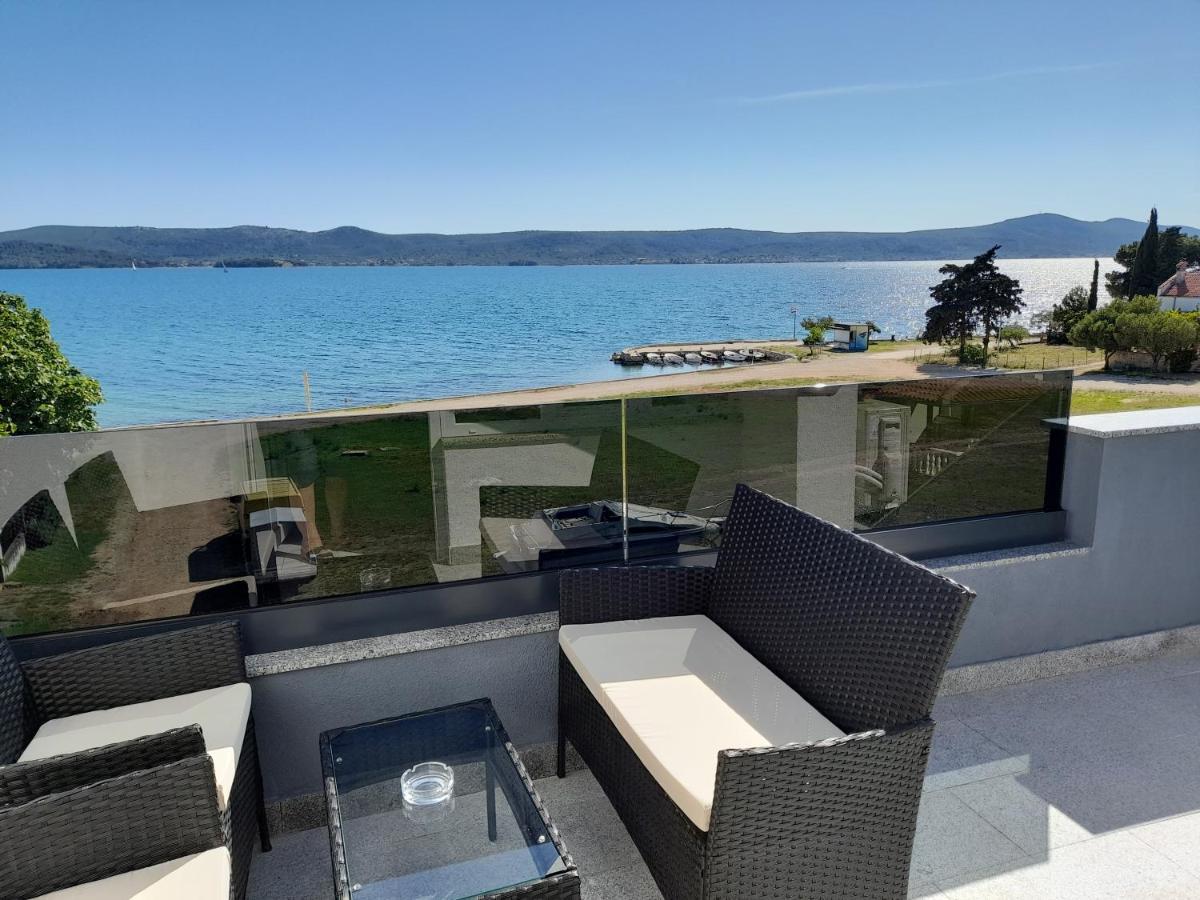 Apartman Prvi Red Do Mora Sveti Filip i Jakov Exteriér fotografie